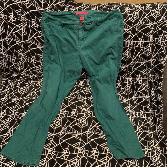 Green pants - Picture 2 of 3